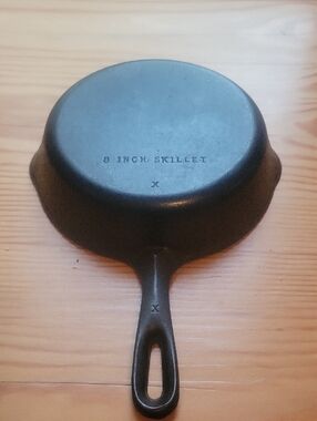 Wagner #5 Cast Iron Skillet - Classic Kitchen Essential